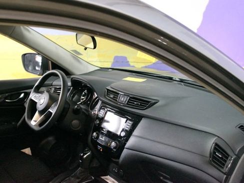 Used 2020 Nissan Rogue SV AWD/4WD image 12