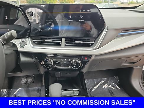 New 2026 Chevrolet Trax LT w/ Sunroof Package FWD image 19