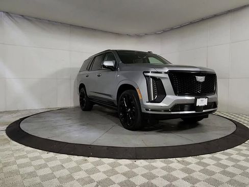 Used 2025 Cadillac Escalade Sport Platinum w/ LPO, ONYX Package AWD/4WD image 2