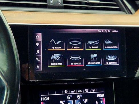 Used 2019 Audi e-tron Prestige w/ Prestige Package image 18