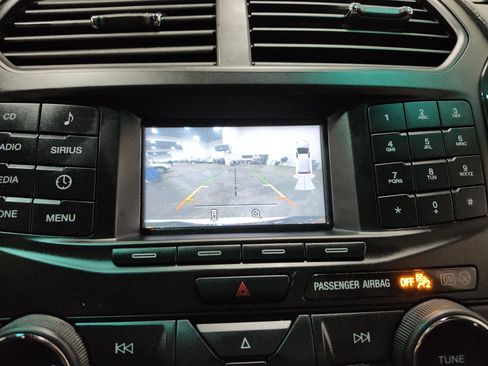 Used 2017 Ford Explorer XLT AWD/4WD image 2
