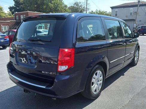 Used 2016 Dodge Grand Caravan American Value Package w/ UConnect Hands-Free Group image 5