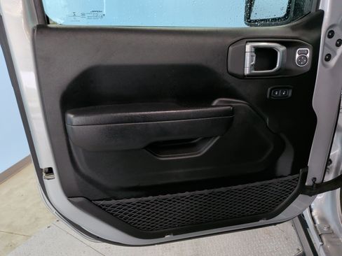 Used 2023 Jeep Gladiator Rubicon w/ Cold Weather Group AWD/4WD image 12