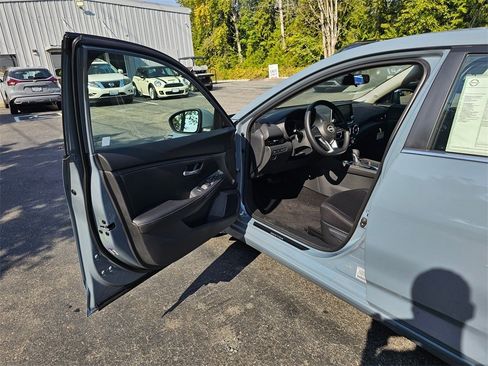 New 2025 Nissan Sentra SV image 17