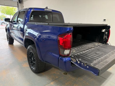 Used 2022 Toyota Tacoma SR5 AWD/4WD image 4