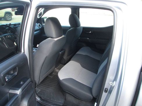 Used 2021 Toyota Tacoma TRD Off-Road AWD/4WD image 18