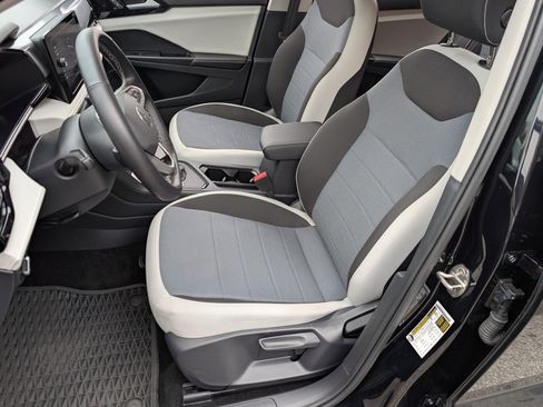 Used 2025 Volkswagen Taos S w/ Taos MDO Package image 16