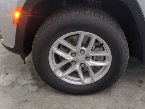 Certified 2023 Jeep Grand Cherokee L Laredo image 11