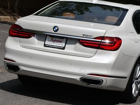 Used 2018 BMW 750i image 12