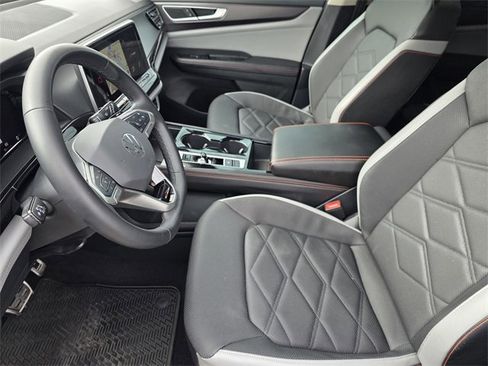 Used 2024 Volkswagen Atlas Peak Edition SEL image 12