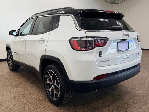 Used 2025 Jeep Compass Limited AWD/4WD image 3