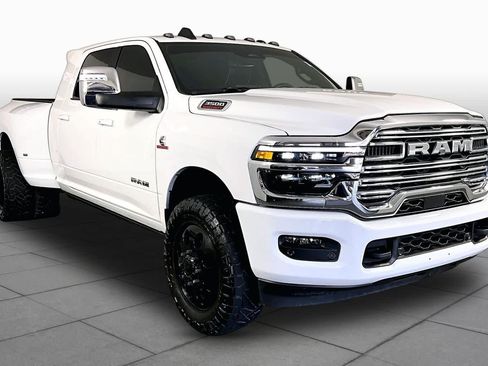 Used 2026 RAM 3500 Laramie AWD/4WD image 3