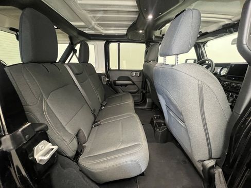 Used 2024 Jeep Wrangler Sahara image 8