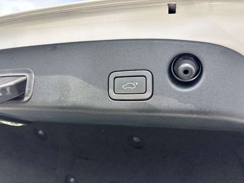 Used 2013 Jaguar XJ AWD image 13