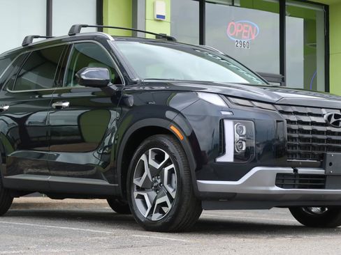 Used 2023 Hyundai Palisade Limited w/ Cargo Package AWD/4WD image 6