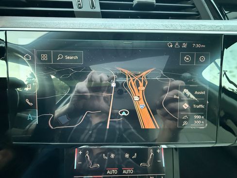 Used 2019 Audi e-tron Premium Plus image 21