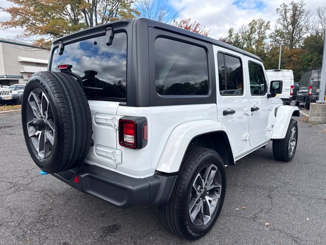 Used 2024 Jeep Wrangler Unlimited w/ Convenience Group AWD/4WD image 18
