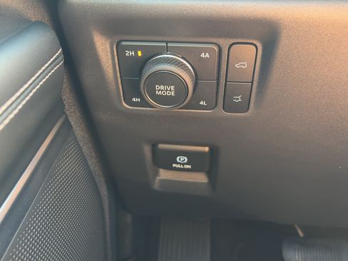 Used 2025 Ford Expedition Max Platinum AWD/4WD image 16