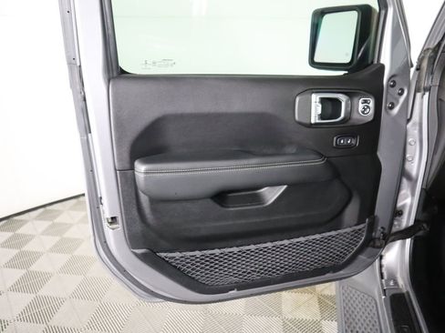 Used 2020 Jeep Gladiator Overland image 25