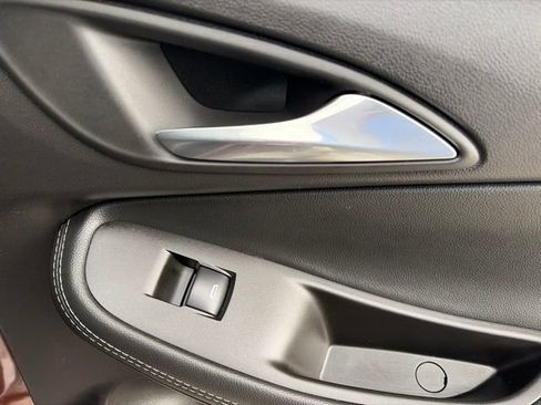 Used 2022 Buick Encore GX Select AWD/4WD image 33