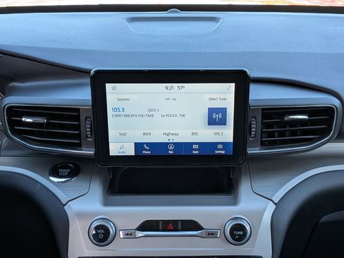 Certified 2022 Ford Explorer XLT w/ Equipment Group 202A image 10