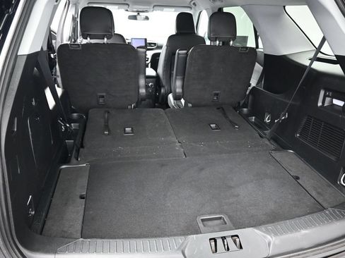 Used 2023 Ford Explorer XLT w/ Equipment Group 202A RWD image 10
