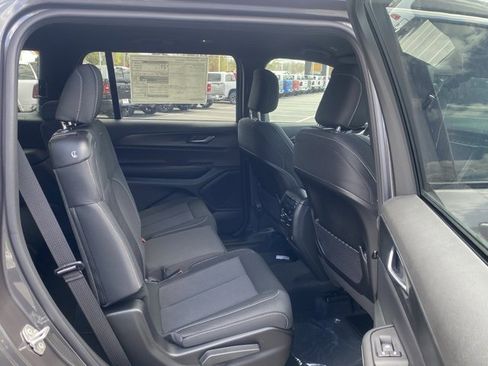 New 2025 Jeep Grand Cherokee L Laredo image 30