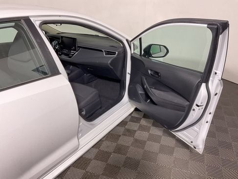 Used 2022 Toyota Corolla LE FWD image 35
