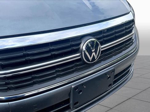 Used 2023 Volkswagen Jetta SE w/ Panoramic Sunroof Package FWD image 32