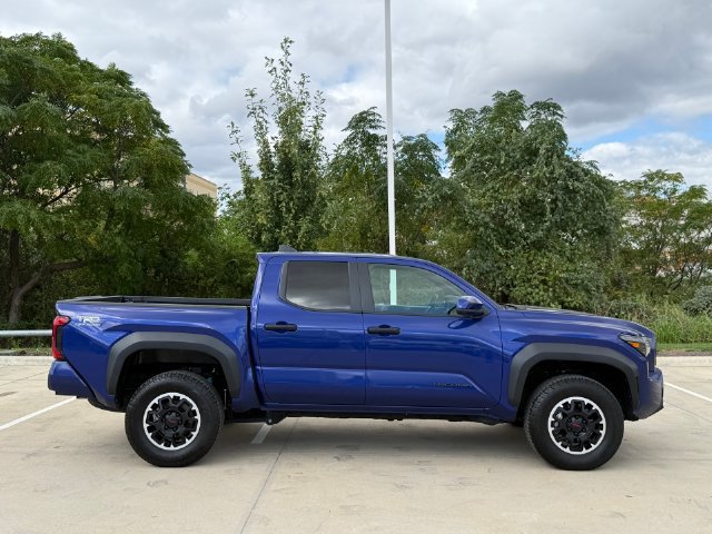 Used 2024 Toyota Tacoma TRD Off-Road AWD/4WD image 4