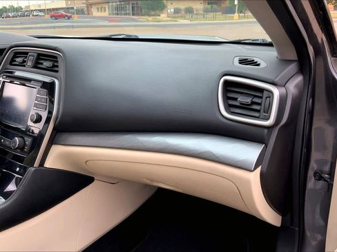 Used 2017 Nissan Maxima 3.5 SL FWD image 18