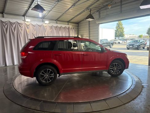 Used 2018 Dodge Journey SE w/ Popular Equipment Group FWD image 3