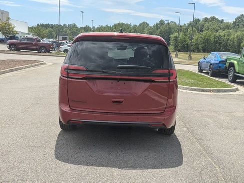 New 2026 Chrysler Pacifica Select FWD image 4