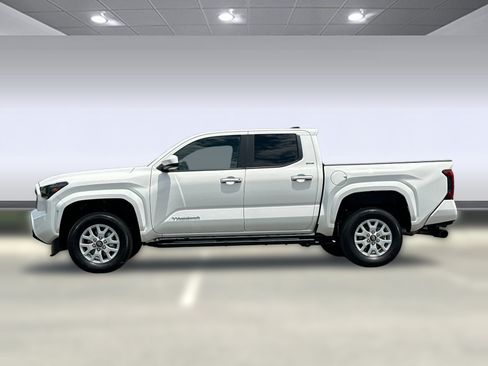 Used 2024 Toyota Tacoma SR5 AWD/4WD image 2