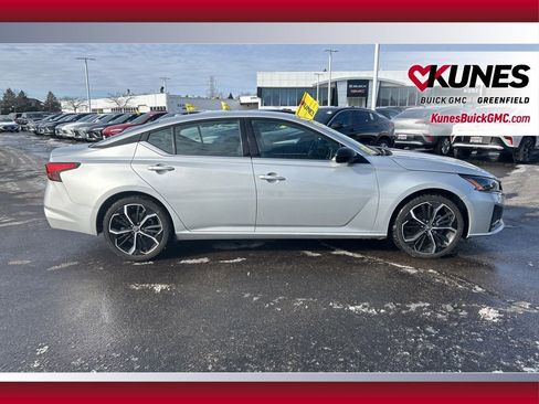 Used 2024 Nissan Altima 2.5 SR image 4