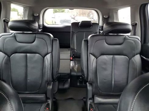 Used 2023 Jeep Grand Cherokee L Limited w/ Luxury Tech Group II image 13