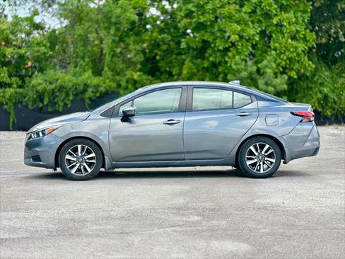 Used 2021 Nissan Versa SV image 3