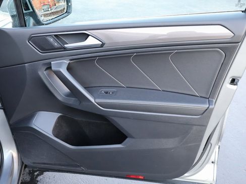 Used 2022 Volkswagen Tiguan SE w/ Panoramic Sunroof Package image 14