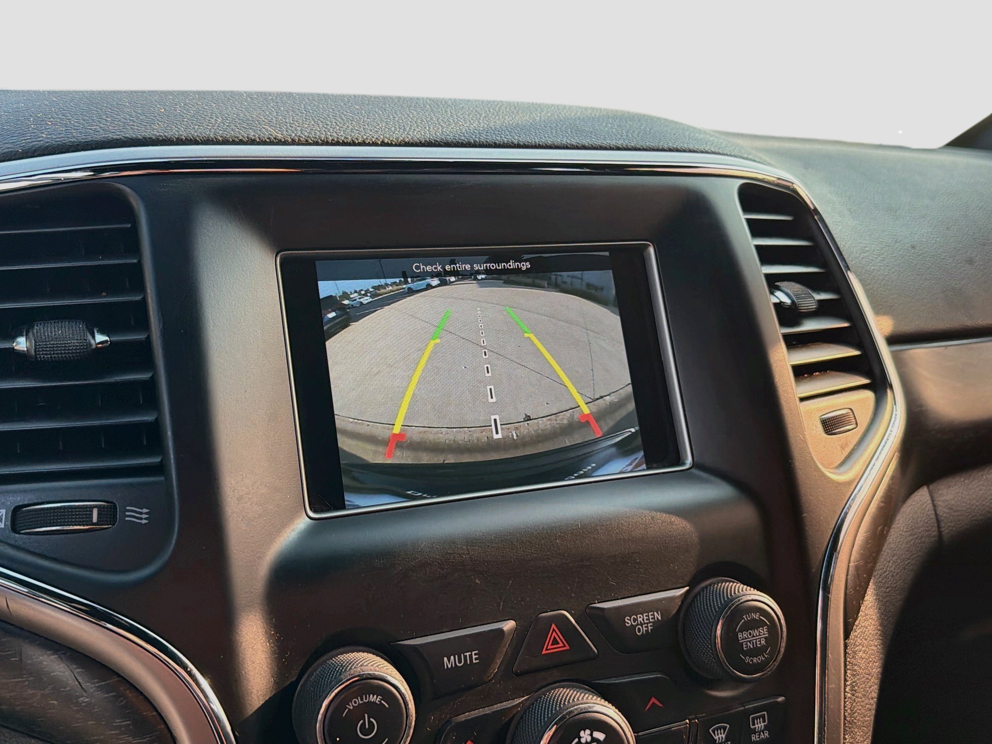 Used 2018 Jeep Grand Cherokee Laredo AWD/4WD image 18