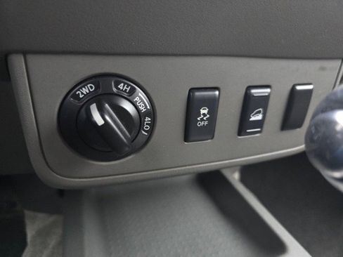 Used 2012 Nissan Frontier SV image 35