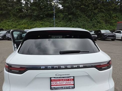 Used 2022 Porsche Cayenne AWD/4WD image 25