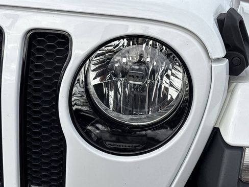 Used 2020 Jeep Wrangler Unlimited Sahara image 11