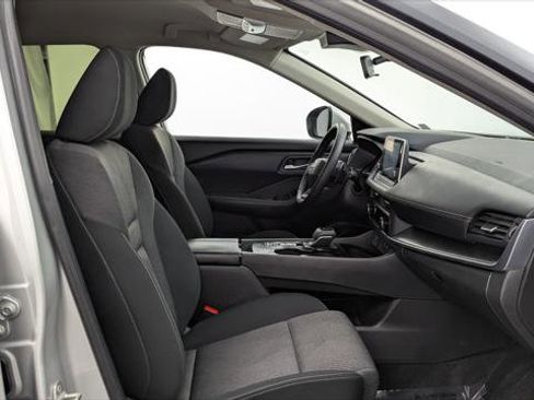 Used 2025 Nissan Rogue SV image 22