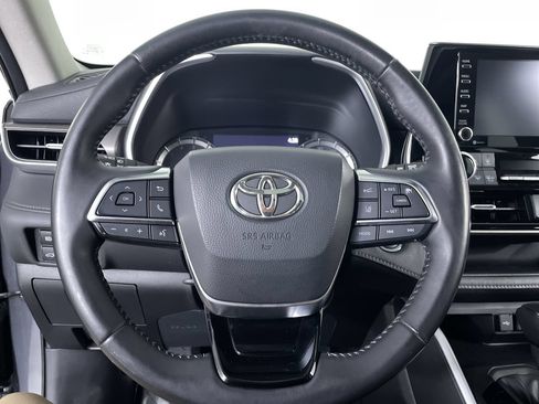 Used 2020 Toyota Highlander XLE AWD/4WD image 14