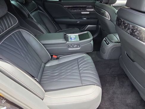 Used 2025 Genesis G90 3.5T AWD/4WD image 17