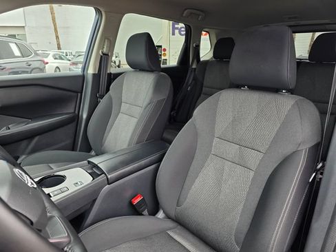 Used 2025 Nissan Rogue SV FWD image 15