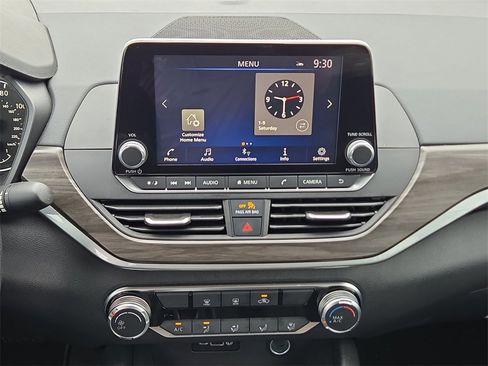 Used 2025 Nissan Altima 2.5 SV image 12