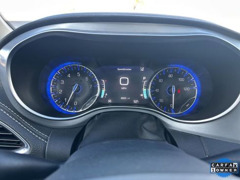 Used 2025 Chrysler Pacifica Limited image 68