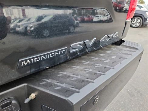 Used 2018 Nissan Titan SV w/ SV Convenience Package image 12