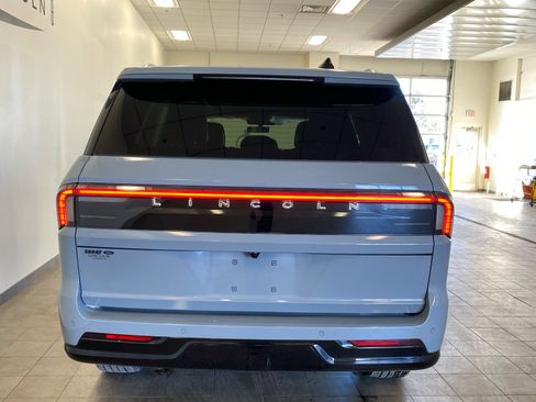 New 2026 Lincoln Navigator Reserve image 6